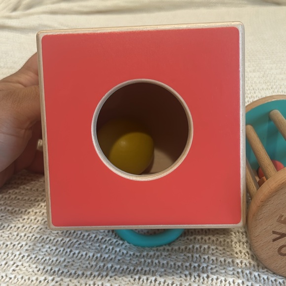 Lovevery hide and find drop box baby toy & Montessori rolling rattle - Picture 4 of 6